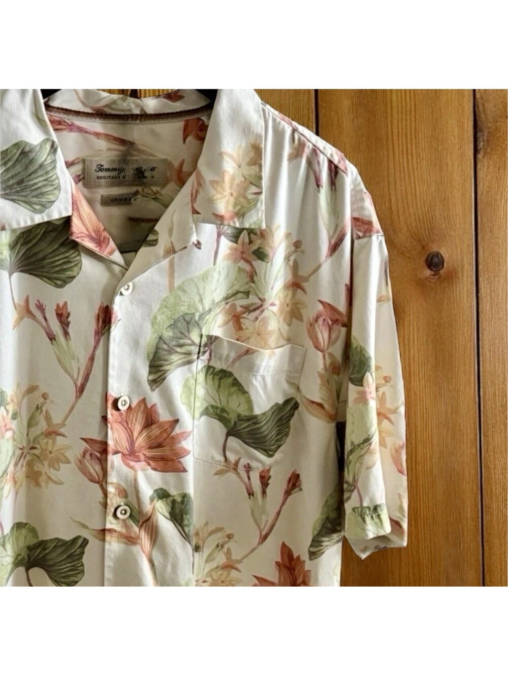 Tommy Bahama XL Silk Aloha Shirt Lotus Leaf Tropical Camp Button Up Resort Vacay